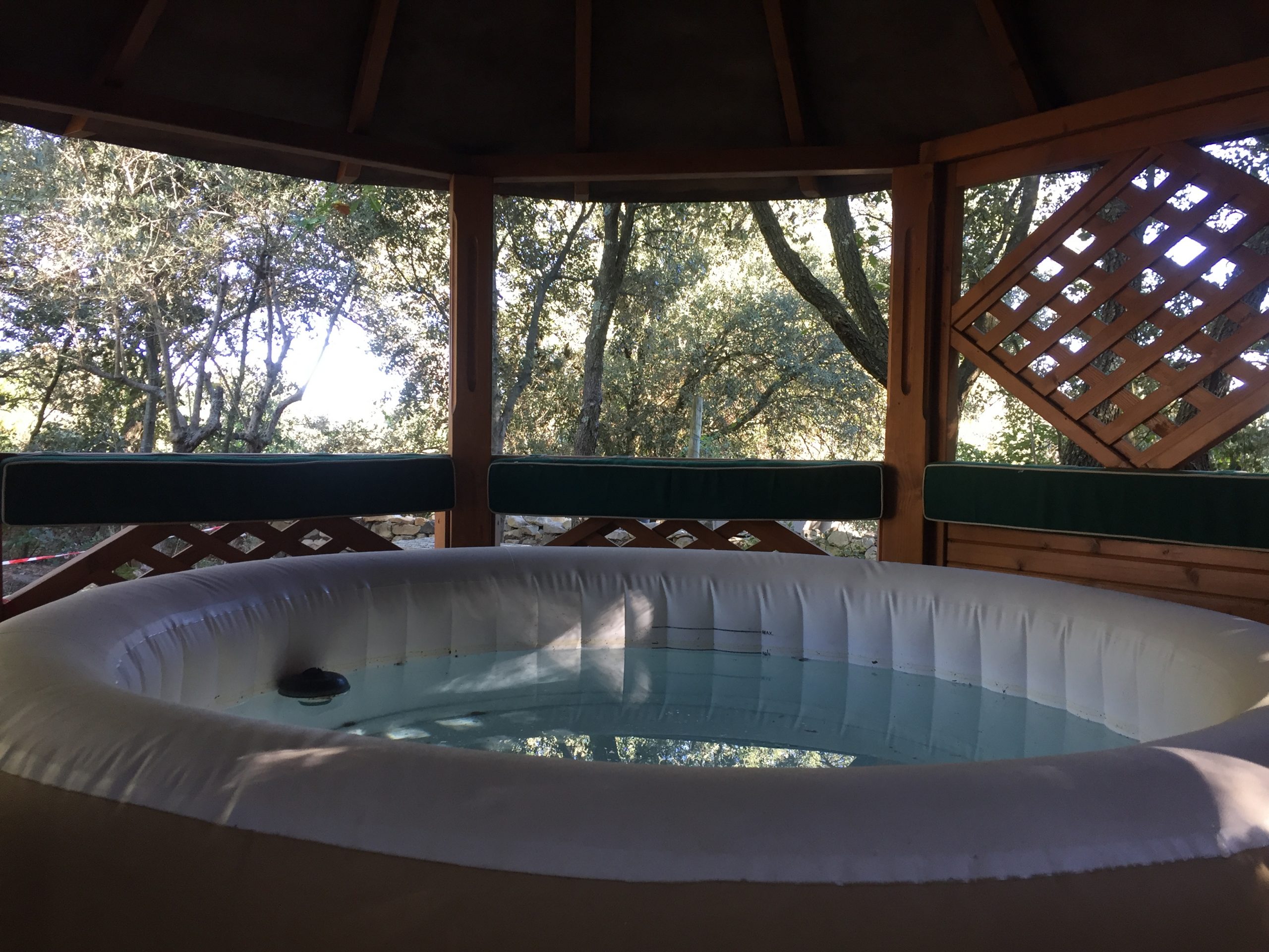 location gard cabanes spa